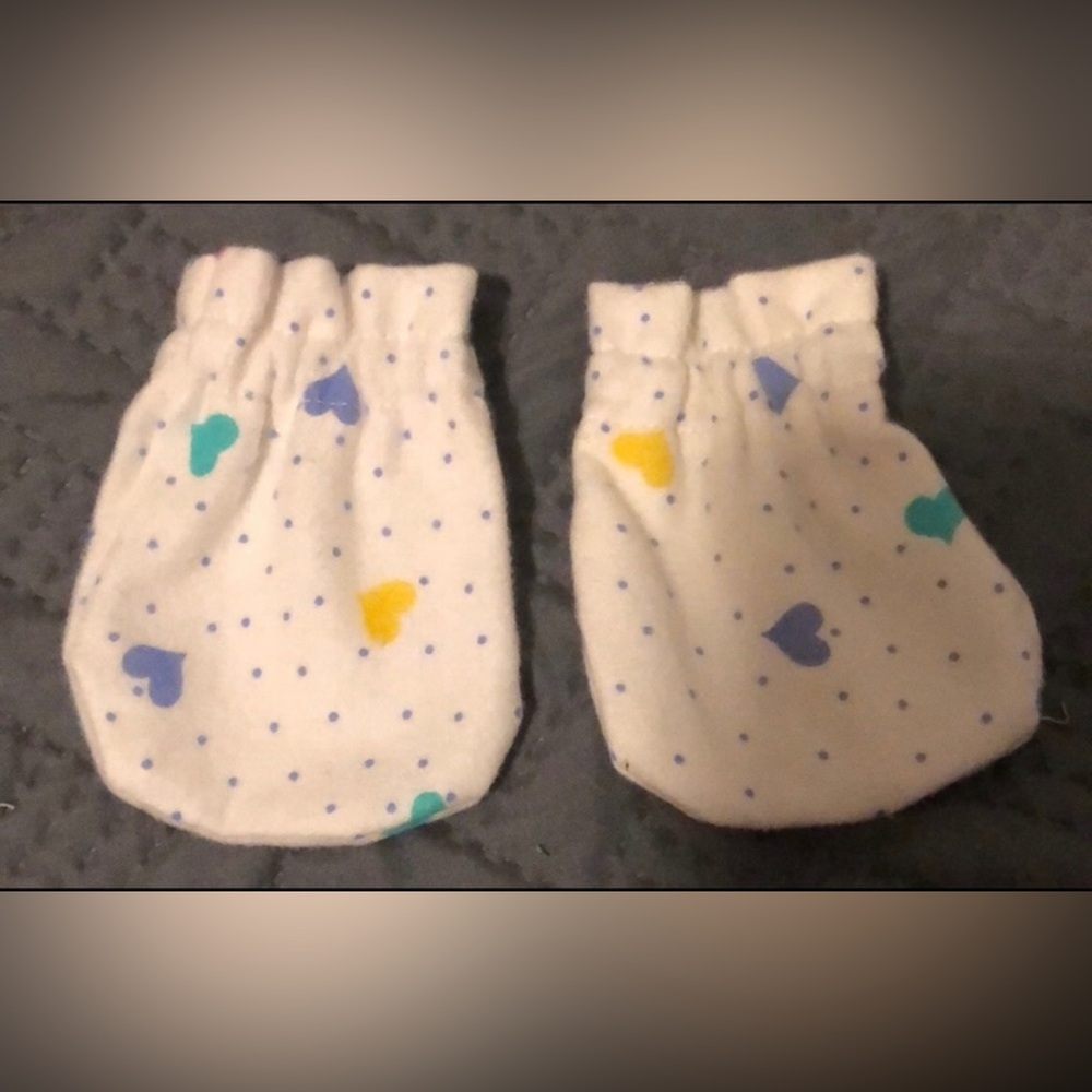 Heart Patterned Baby Mittens - Picture 2 of 2